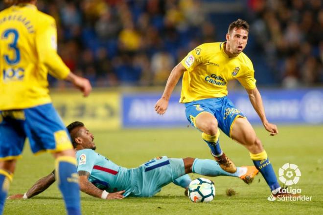 Disputa del balón del último Las Palmas-Barcelona. (Foto: LALIGA).