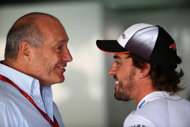 Fernando Alonso y Ron Dennis, en 2015 (Foto: Cordon Press).