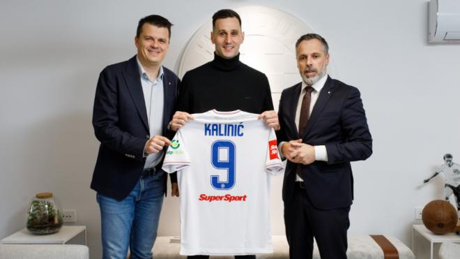 Nikola Kalinić, en su presentación con el Hajduk Split. (Fuente: @hajduk)