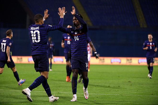 Camavinga y Mbappé celebran un gol con Francia (Cordon Press)