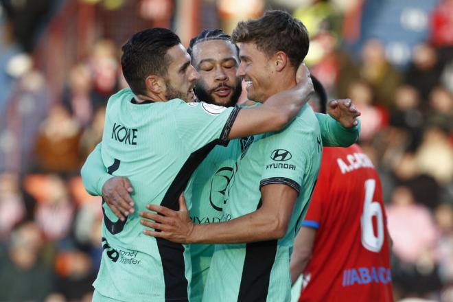 Koke, Memphis Depay y Marcos Llorente celebran un gol en el Lugo-Atlético de Madrid (Foto: EFE).