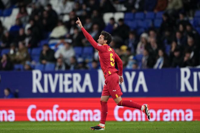 Luis Milla celebra su gol en el Espanyol-Getafe (Foto: EFE).