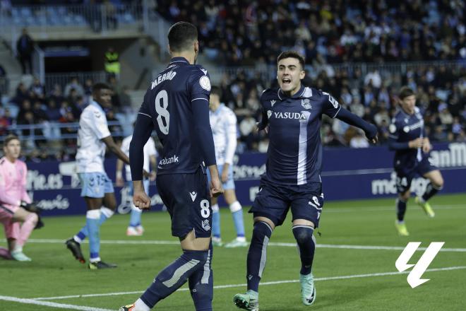 Mikel Merino y Barrenetxea celebran el gol en el Málaga - Real Sociedad de Copa (Foto: LALIGA).