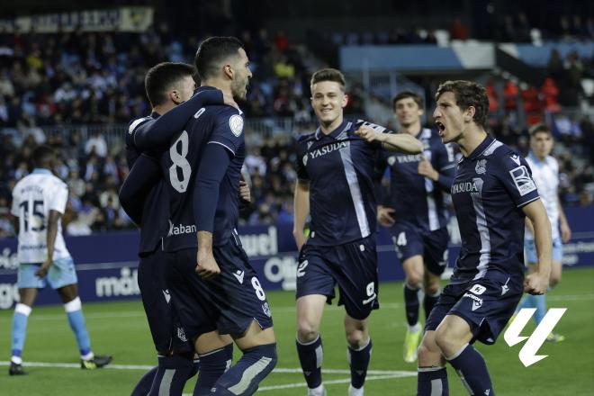 Mikel Merino, Turrientes y Aihen celebran el gol en el Málaga - Real Sociedad de Copa (Foto: LALIG