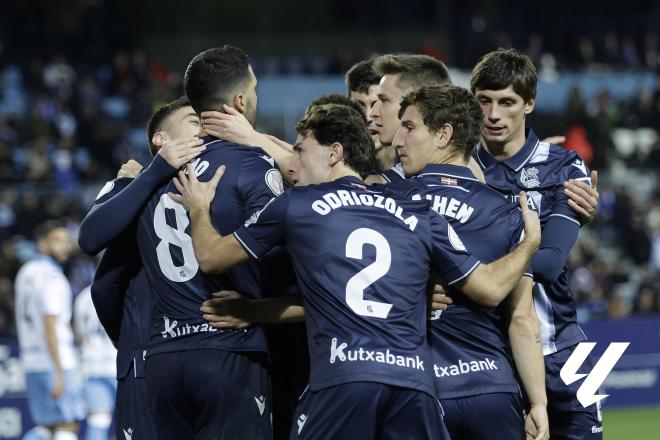 La Real Sociedad celebra el gol en propia del Málaga en Copa (Foto: LALIGA).