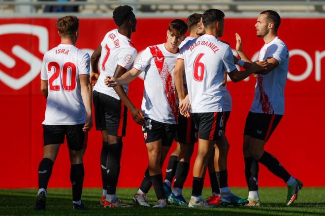 Los futbolistas del Sevilla FC celebran uno de los goles (foto: SFC).