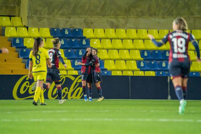 El Levante Femenino celebra la victoria contra el Villarreal a domicilio. (Foto: LUD)