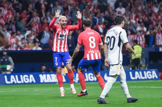 Antoine Griezmann celebra su gol ante el Real Madrid en Liga (Foto: Cordon Press).