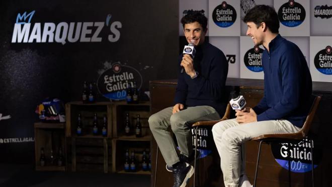 Álex y Marc Márquez, en rueda de prensa con Estrella Galicia (Foto: Estrella Galicia).