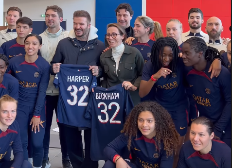 David Beckham con el equipo femenino del PSG (@davidbeckham)
