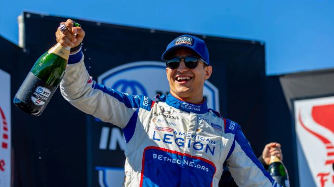 Alex Palou, celebrando su título de la IndyCar (Foto: Cordon Press).