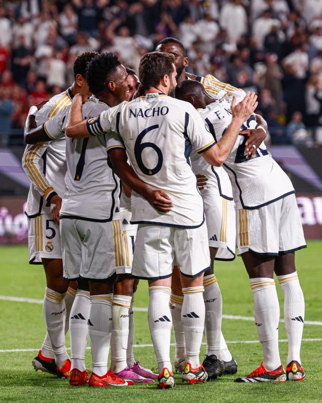 El Real Madrid celebrando uno de los goles de la Supercopa.