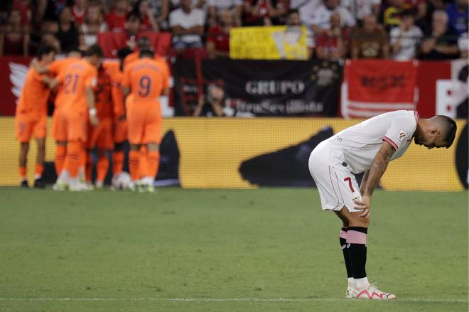 Los jugadores del Valencia celebran un gol en el estadio del Sevilla (Foto: CordonPress).