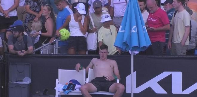 Jack Draper, fatigado por el calor en el Open de Australia