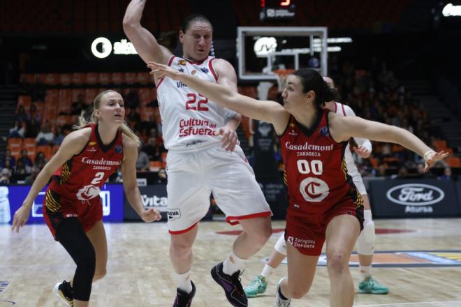 Exhibición del Valencia Basket para seguir luchando en la EuroLeague Women (85-56)