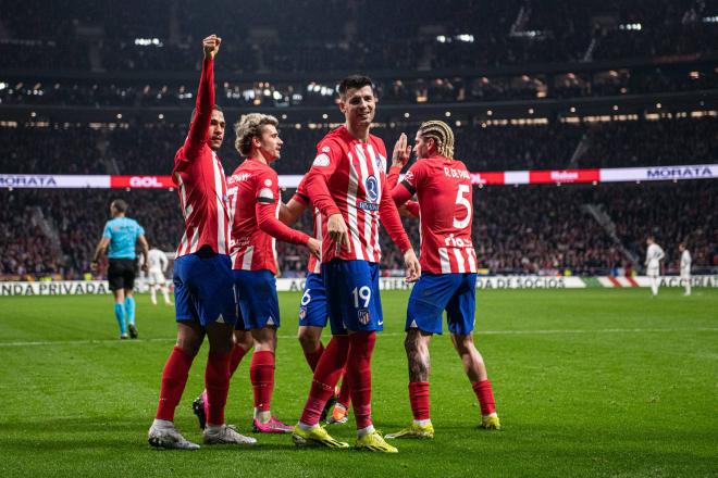 Morata celebra su gol con sus compañeros en el derbi de Copa del Rey (FOTO: Cordón Press).
