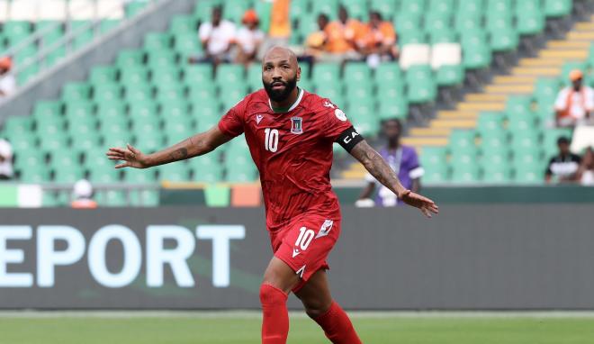 Emilio Nsue celebrando uno de los goles de Guinea Ecuatorial.