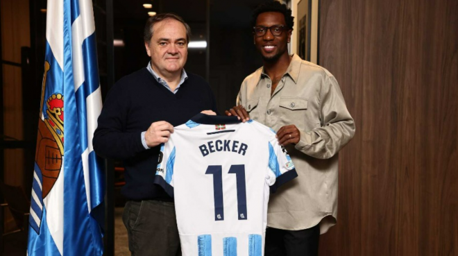 Jokin Aperribay junto a Sheraldo Becker cuando fue anunciado su fichaje de forma oficial (Foto: Real Sociedad).