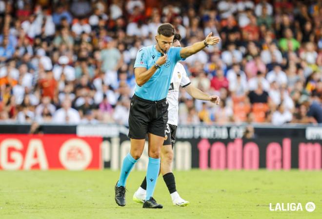 Pulido Santana, colegiado del Valencia - Osasuna (Foto: LALIGA).