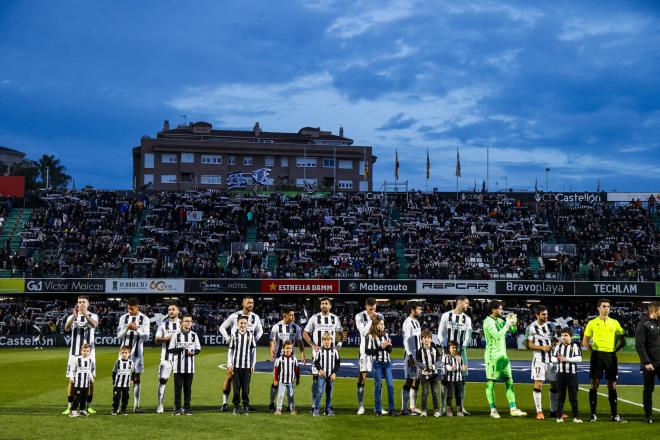 El Castellón antes de disputar un encuentro en Castalia el pasado curso. (CD Castellón).