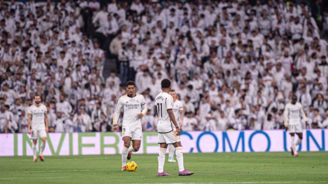 El Bernabéu pita a sus jugadores tras la primera parte contra el Almería (Cordon Press)