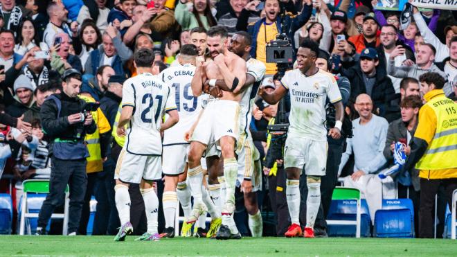 El Real Madrid celebrado el gol de la remontada de Carvajal.