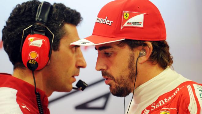 Andrea Stella y Fernando Alonso, en Ferrari (Foto: Cordon Press).