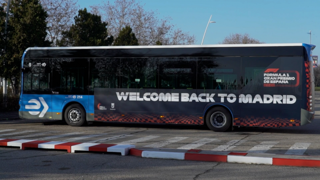 Autobús de la EMT promocionando la Fórmula 1