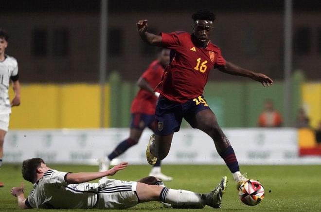 David Otorbi, con España sub 17 (Foto: sefutbol).