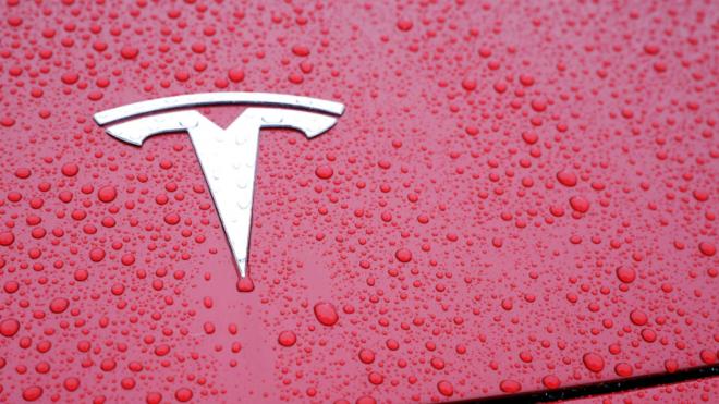 La actualización de Tesla que 'convierte' el coche en una piscina