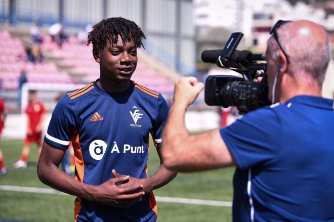 Entrevista al delantero baracaldés Igor Oyono, con la Selección Valenciana sub 16. Deja hora el Villarreal por el Athletic Club.