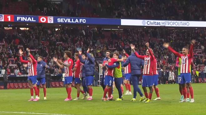 La celebración del Atlético de Madrid tras el partido ante el Sevilla