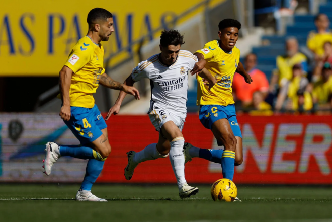 Brahim Díaz ante Marvin en Las Palmas-Real Madrid (Foto: RM).