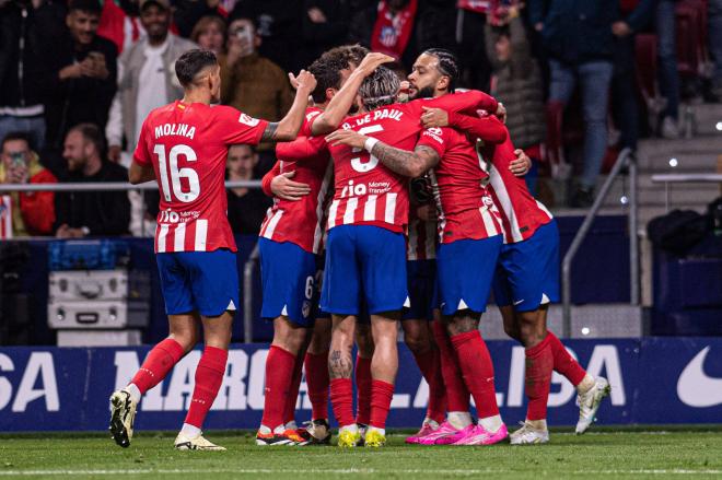 Los jugadores del Atlético celebran el gol de Samu Lino (FOTO: Cordón Press).