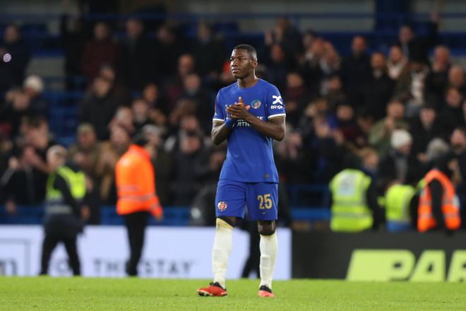 Moisés Caicedo, en la órbita del Barça, en un partido del Chelsea (FOTO: Cordón Press).