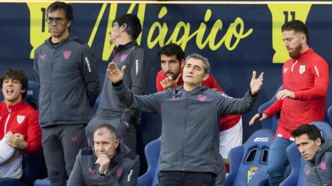 Ernesto Valverde protesta en el partido empatado ante el Cádiz en el Nuevo Mirandilla (Foto: Athletic Club).