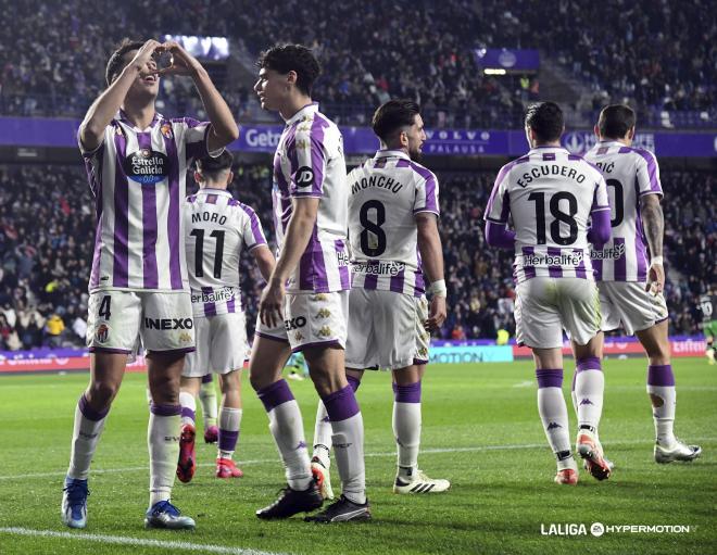 Celebración del gol de Víctor Meseguer en el Real Valladolid - Racing (Foto: LALIGA).