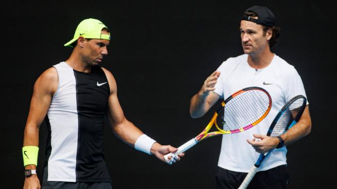 Rafa Nadal y Carlos Moyá durante un entrenamiento. (Fuente: Cordon Press)