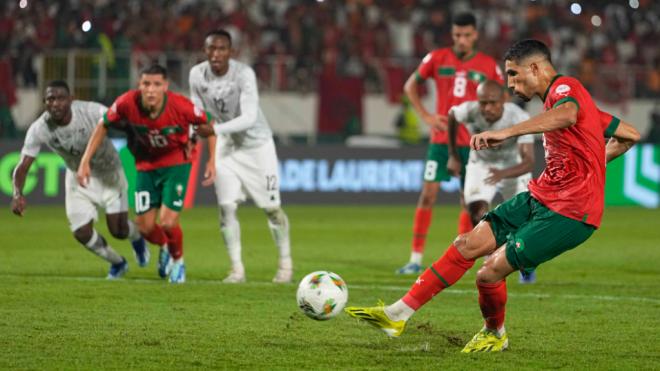 Insultos racistas de españoles a Hakimi tras su penalti fallado con Marruecos: 