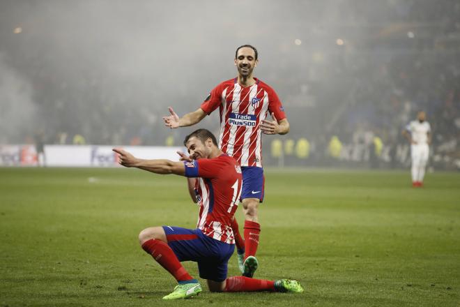 Juanfran Torres y Gabi celebrando un gol del Atlético.