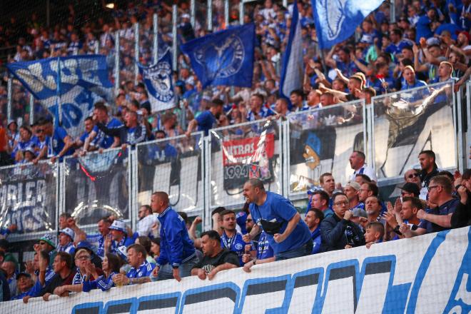 Aficionados del Schalke 04, equipo que descendió de la Bundesliga. (Foto: Cordon Press).