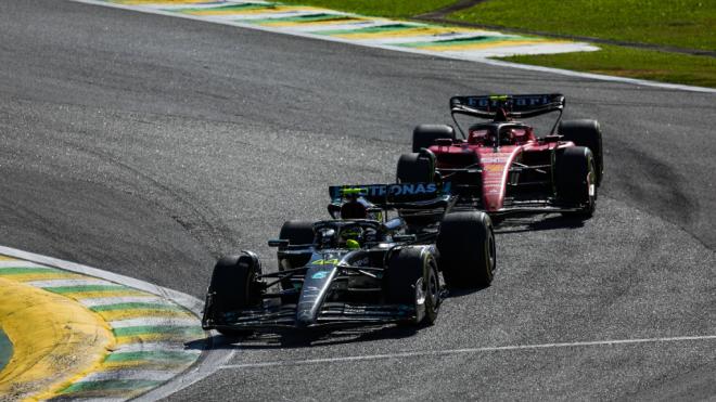 Lewis Hamilton y Carlos Sainz, durante el 2023 (Foto: Cordon Press).