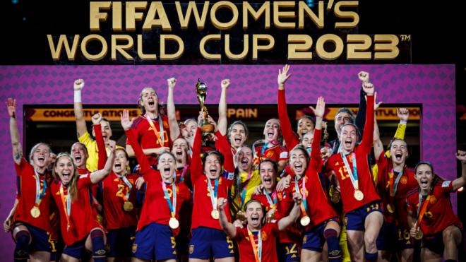 La selección española femenina levantando la copa del mundial 2023 (Fuente: RR.SS)