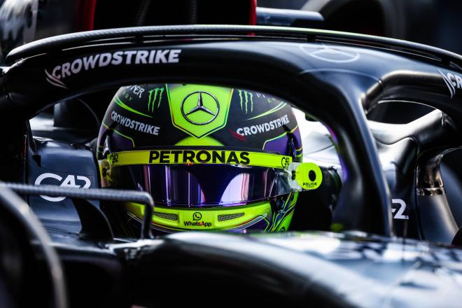 Lewis Hamilton dentro de su monoplaza de Mercedes (Cordon Press)