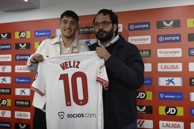 Alejo Véliz, en su presentación con el Sevilla FC (Foto: Kiko Hurtado)