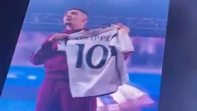 Morad muestra una camiseta de Mbappé en el Real Madrid y las redes se ilusionan: 
