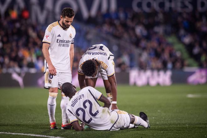 Rüdiger, tumbado en el suelo durante el Getafe-Real Madrid (FOTO: Cordón Press).
