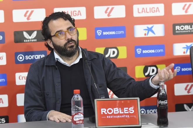 Víctor Orta, en la presentación de Alejo Véliz (Foto: Kiko Hurtado).