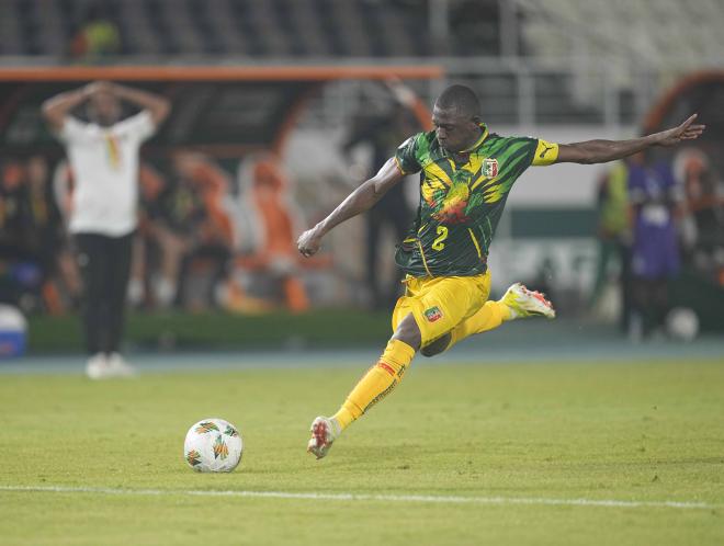 Hamari Traoré dispara con la selección de Mali (Foto: Kim Price/CordonPress).