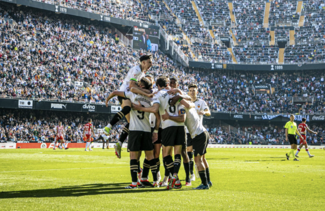 El Valencia CF celebra uno de sus goles a la UD Almería.